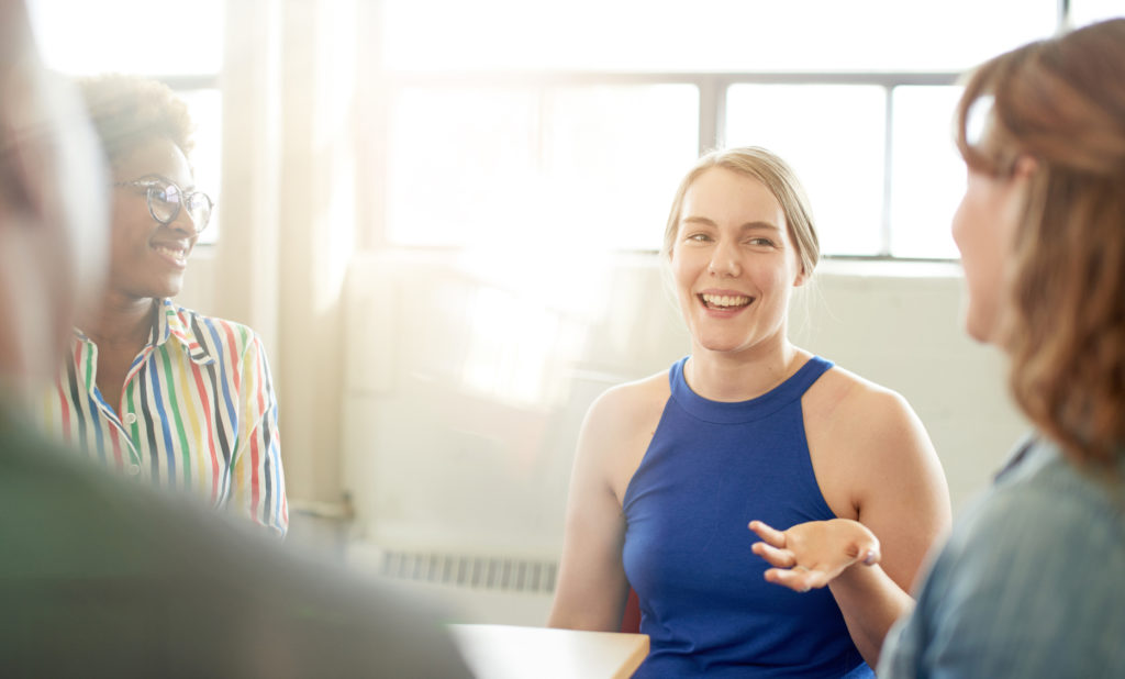 Møte på praksisplassen med arbeidsgiver. Foto: GettyImages/julief514