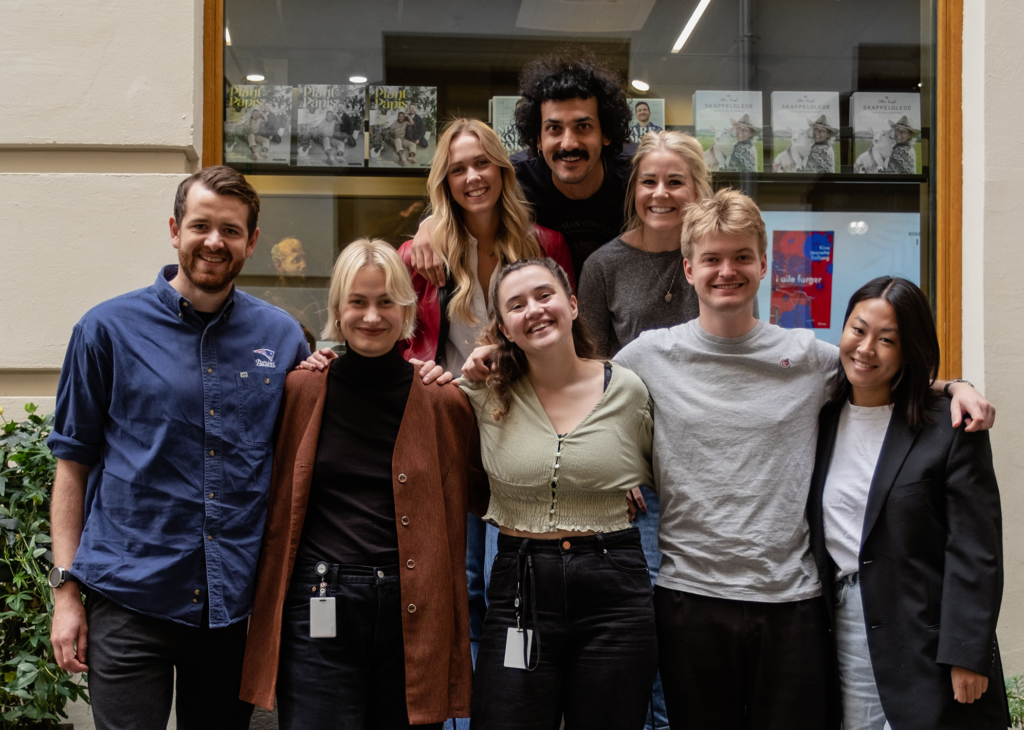 Skolen aktuelt redaksjonen utenfor Cappelen Damm